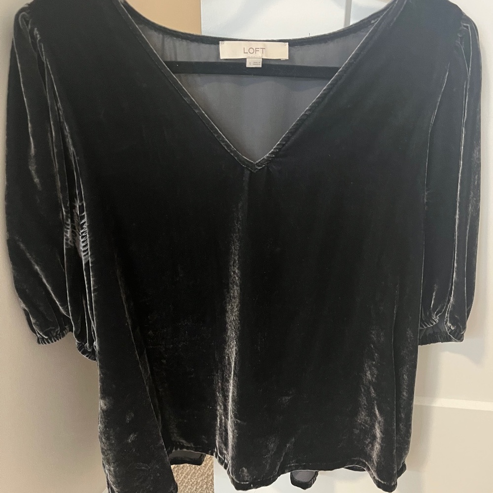 Gray velvet puff sleeve top (size L, Loft)